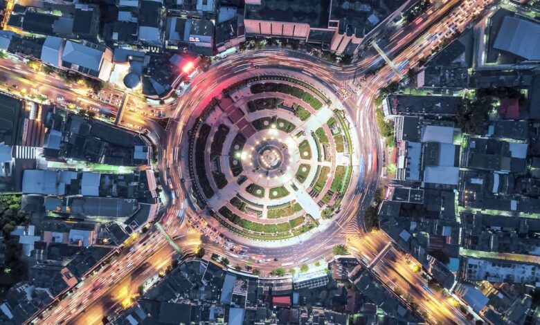 Los teóricos de la conspiración creen que las 'ciudades de 15 minutos' son en realidad cárceles humanas