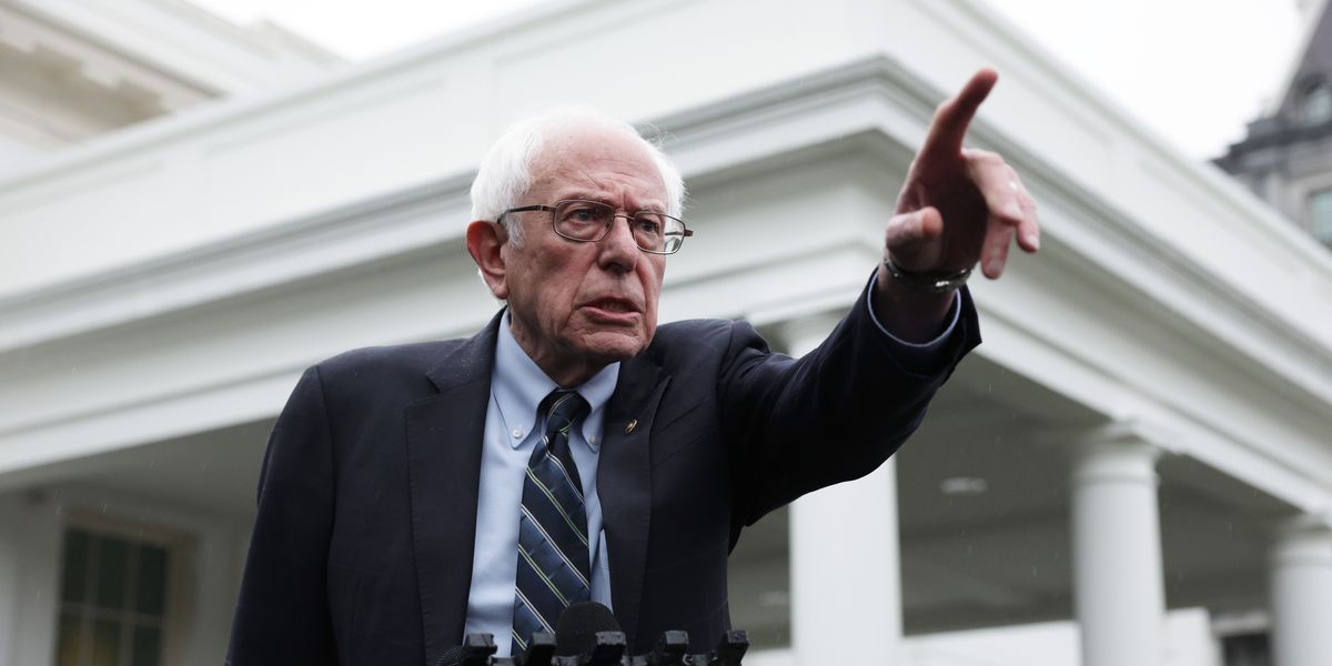 Bernie Sanders cree que los robots deberían pagar impuestos.  El tiene razón.