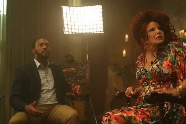 WHAG 20210726 01801R miniatura Anthony Mackie como Frank, Jennifer Coolidge como Judy Romano en Tenemos un fantasma. cromo Scott Saltzman/Netflix © 2022