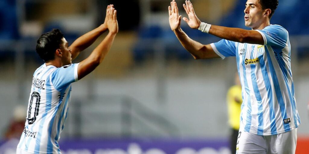 3-0: Magallanes golea a Always Ready y pone un pie en la tercera fase