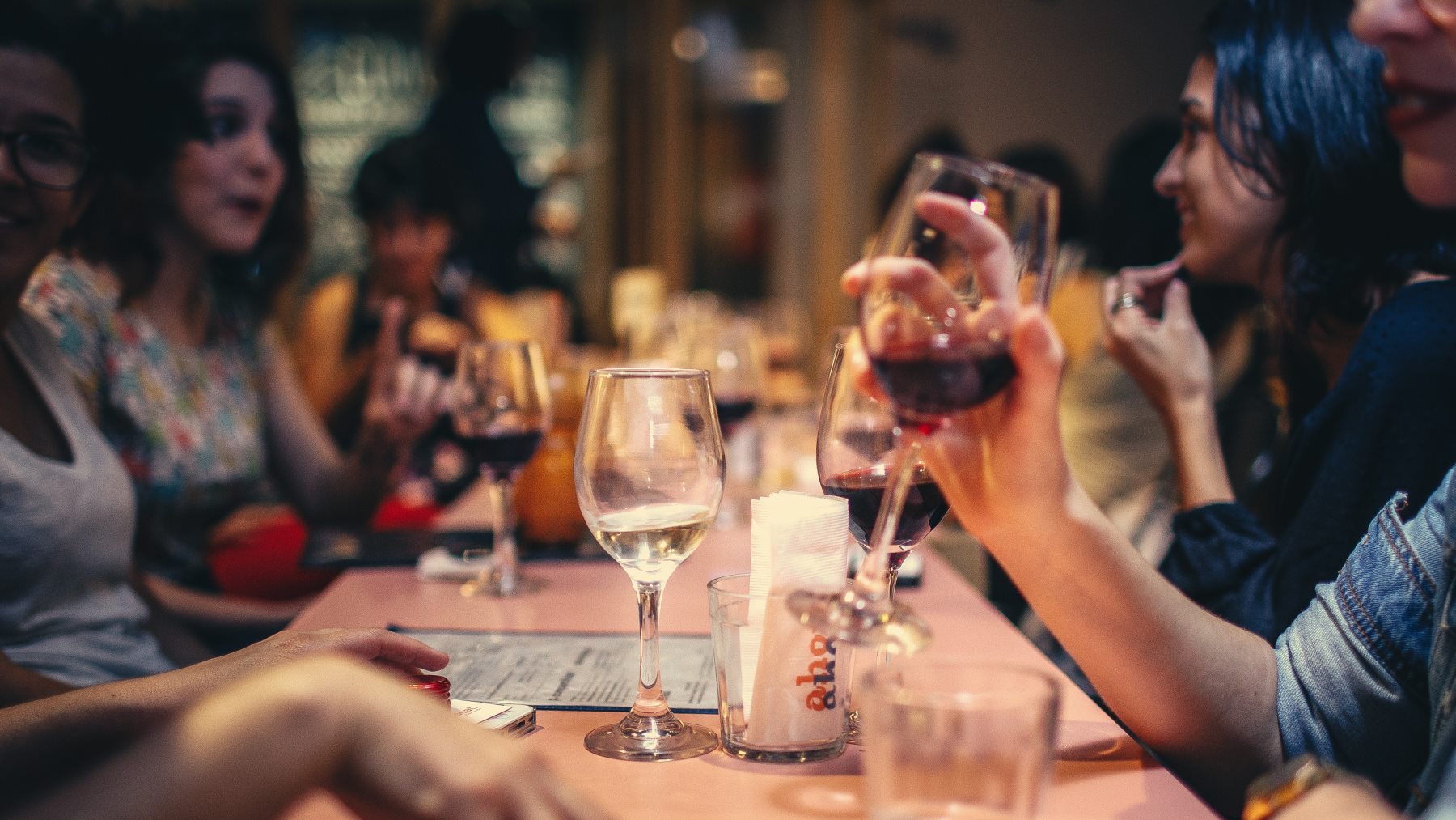 6 cosas ilegales que hacen algunos restaurantes y quizá no sabías