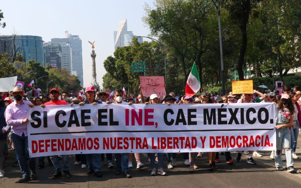 60 organizaciones convocan a marcha contra ‘Plan B’ de AMLO