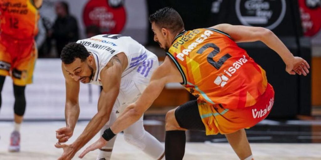 86-85: El Real Madrid sobrevive de forma agónica ante el Valencia Basket