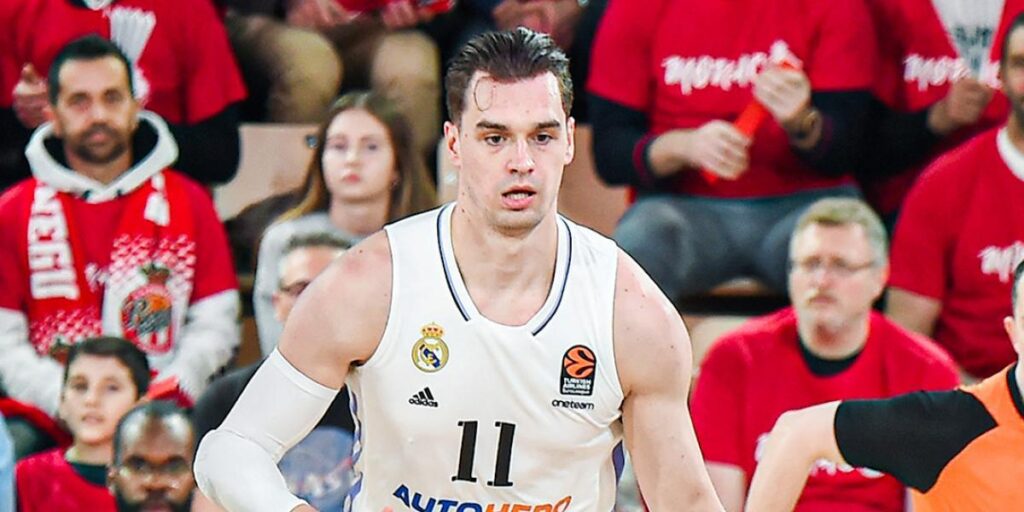 91-95: Súper Mario Hezonja somete a James