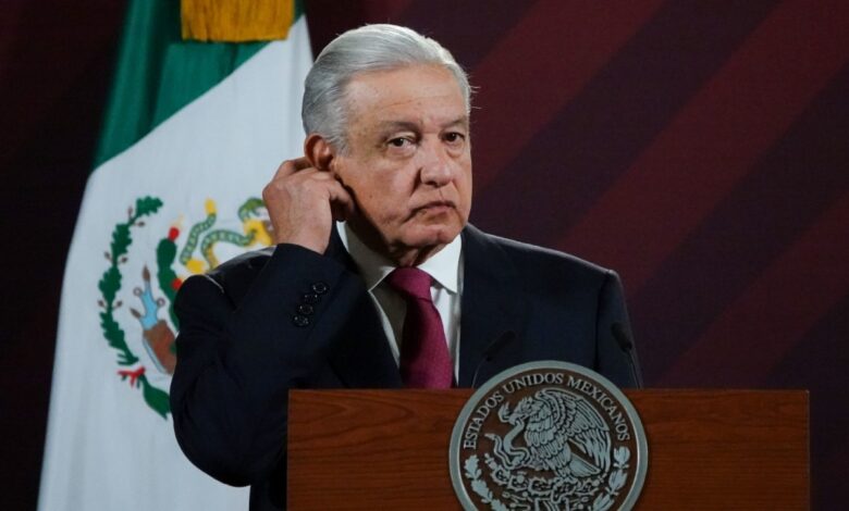 AMLO busca abogado en EU para posible demanda contra defensa de García Luna