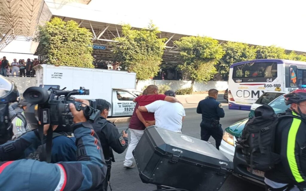 Agresión afuera de Metro Chabacano deja un hombre lesionado