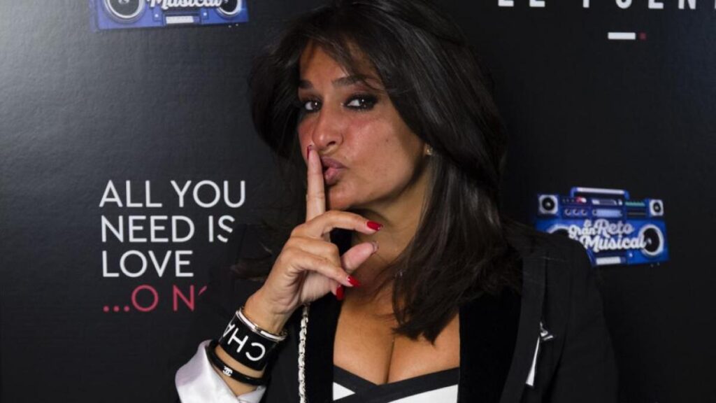 Aída Nízar irrumpe en el pleno de Mijas y preocupa a sus seguidores: "Temo por mi vida"