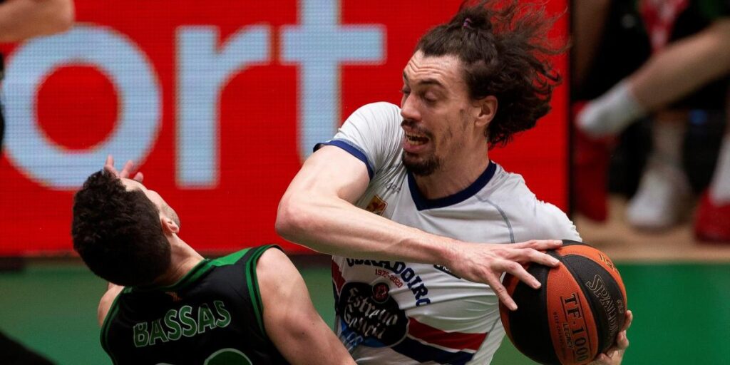 Álex Suárez, duda contra el Girona por molestias en la espalda