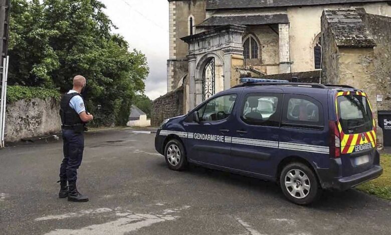 Alumno apuñala hasta la muerte a una maestra en Francia