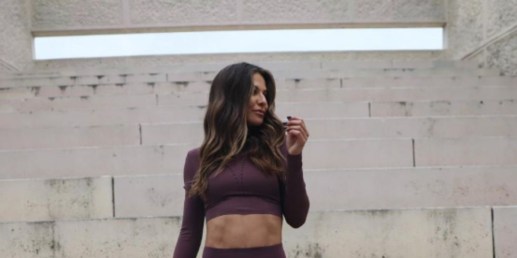 Anna Lewandowska organiza un exigente entrenamiento en la playa de Barcelona