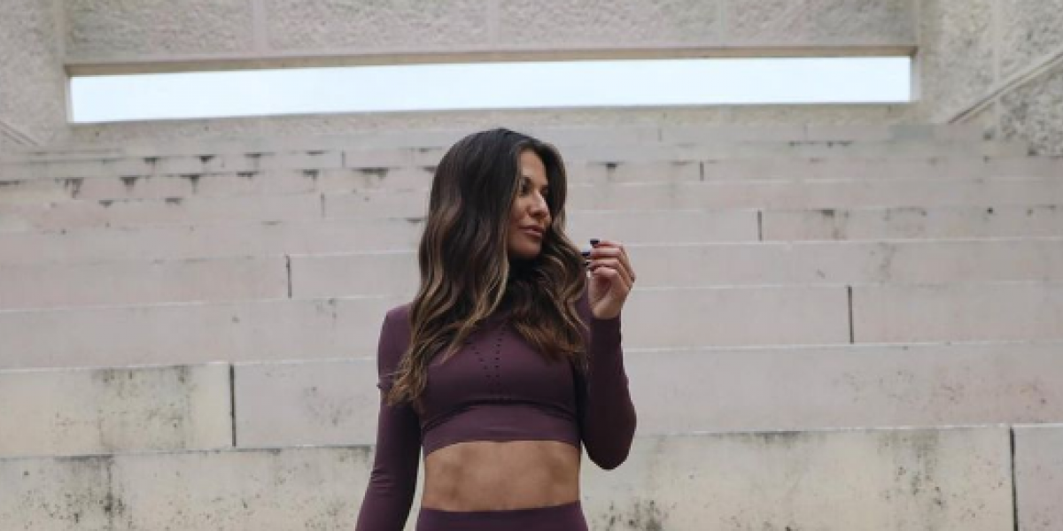 Anna Lewandowska organiza un exigente entrenamiento en la playa de Barcelona