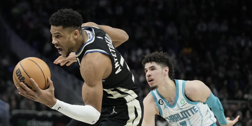 Anteto no tiene piedad de los Hornets