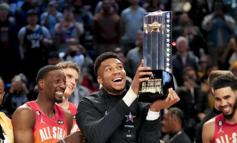 Antetokounmpo viaja a Nueva York para determinar el alcance de su lesión