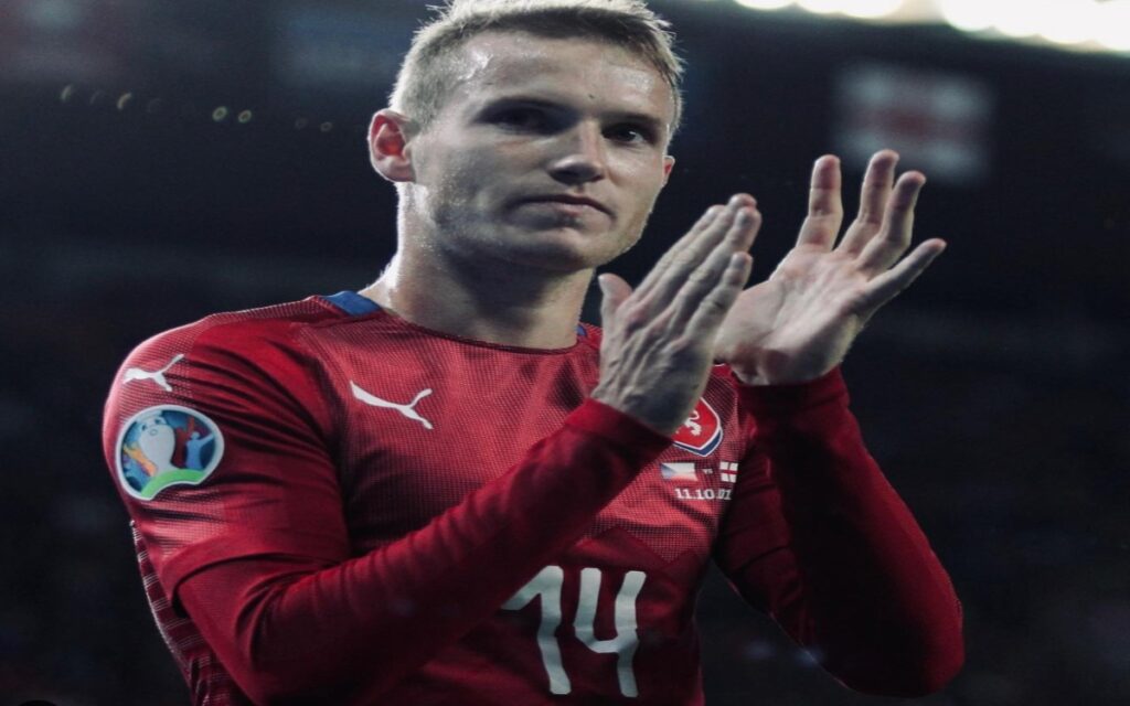 Anuncia futbolista profesional checo ser homosexual | Video