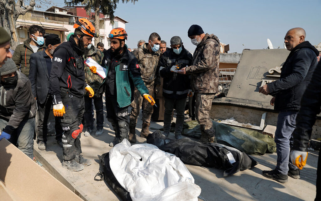 Aumentan a 45 mil los muertos por sismos en Turquía y Siria