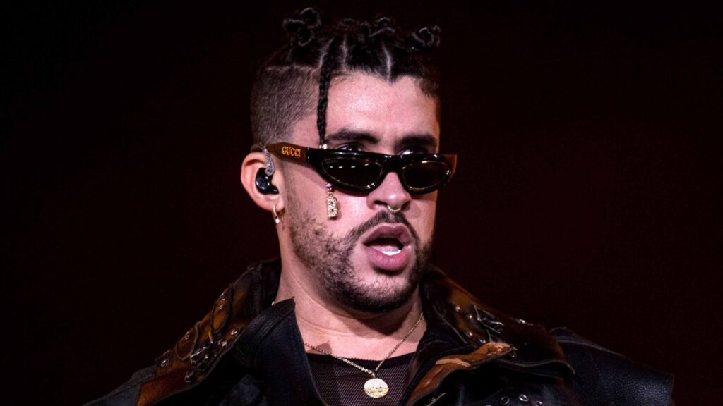 Bad Bunny entre los 10 artistas mejor pagados de 2022, según la revista Forbes