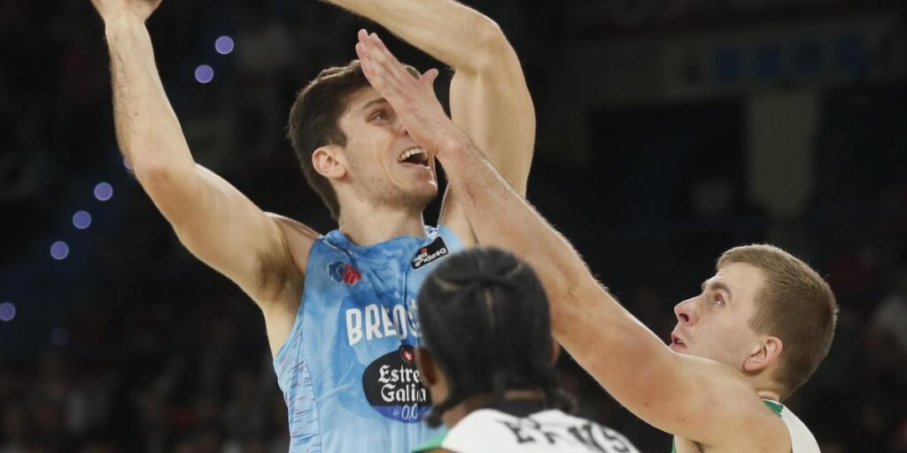 Bamforth y Happ afrontarán con molestias la visita al Barça