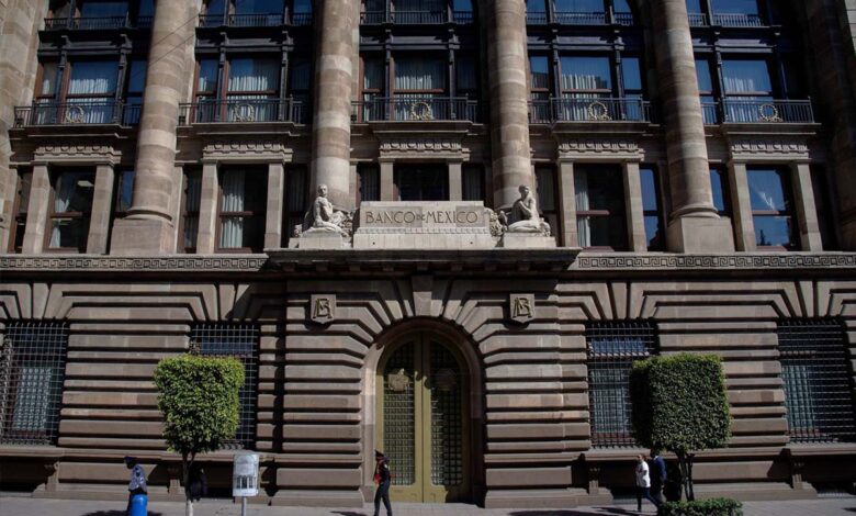 Banxico sube tasa de interés en 50 puntos hasta 11% récord