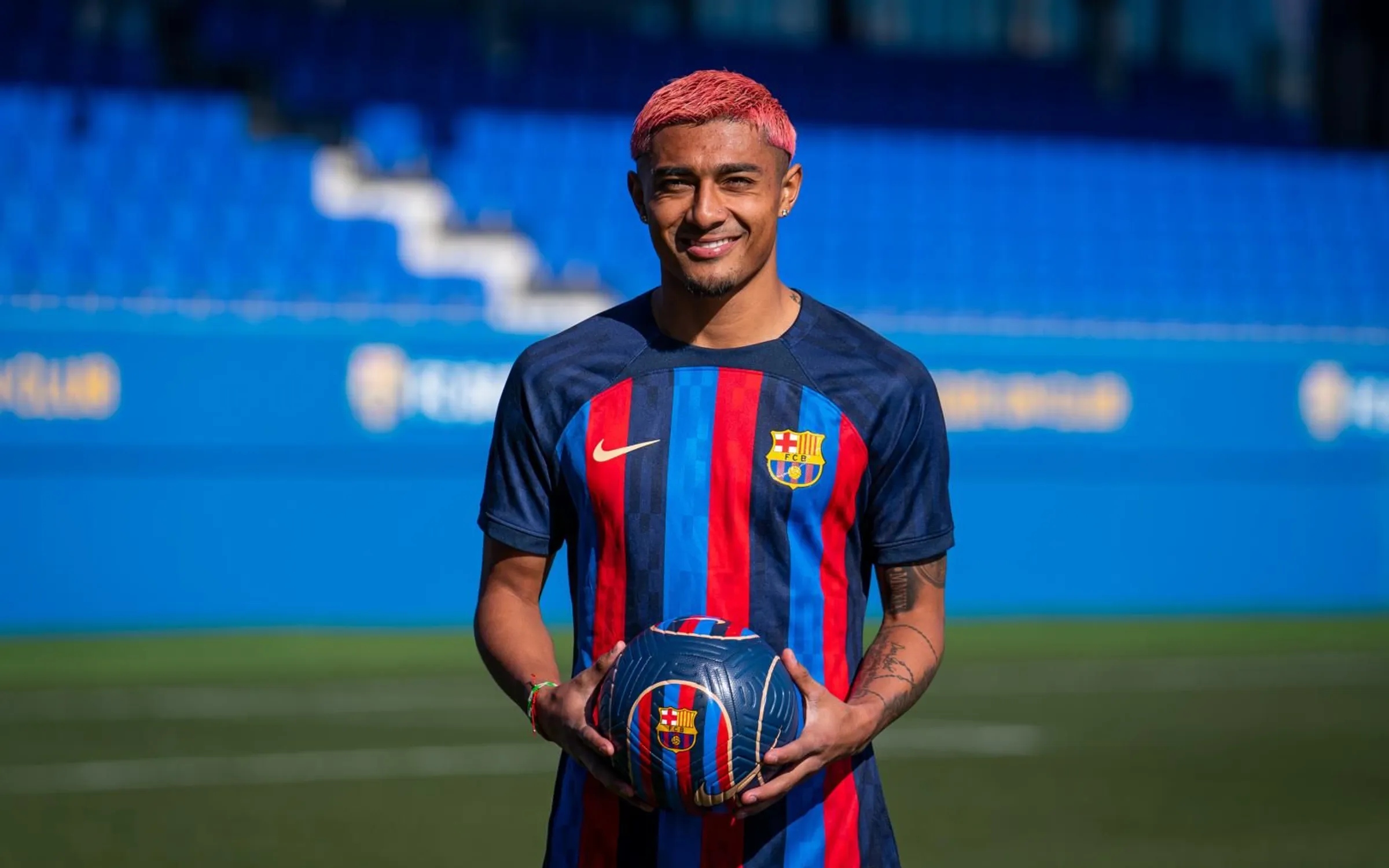 Barcelona ficha al defensa mexicano Julián Araujo hasta 2026 | Fotogalería