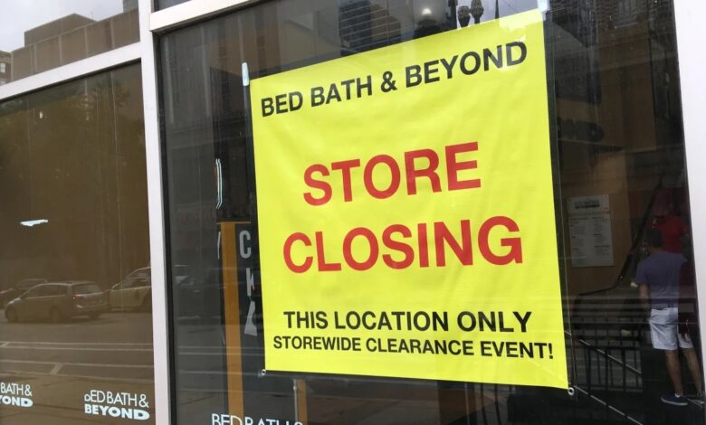 Bed Bath & Beyond vende acciones y cierra tiendas para evitar la quiebra