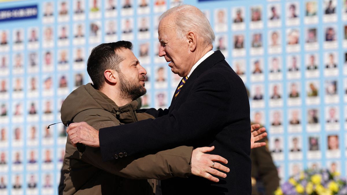 Biden visita Kiev por sorpresa para reunirse con Zelenski en vísperas del primer aniversario de la invasión rusa