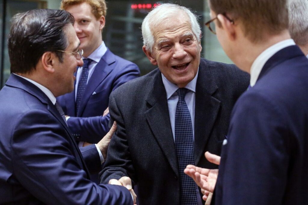 Borrell urge a los Veintisiete a acelerar la entrega de munición a Ucrania