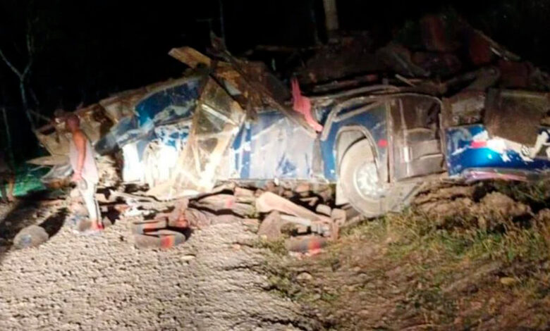 Cae autobús con migrantes por precipicio en Panamá