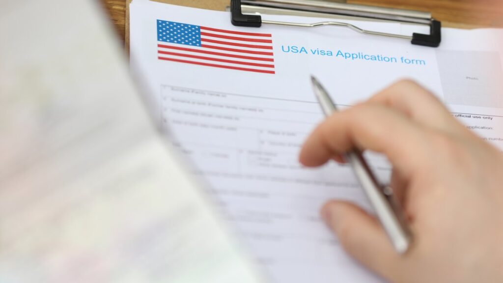 Cambios de inmigración: beneficiarios de parole humanitario podrían traer a sus familiares