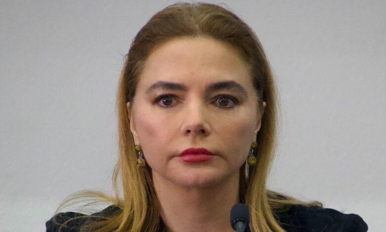 Carla Humphrey se registra para ser consejera presidenta del INE