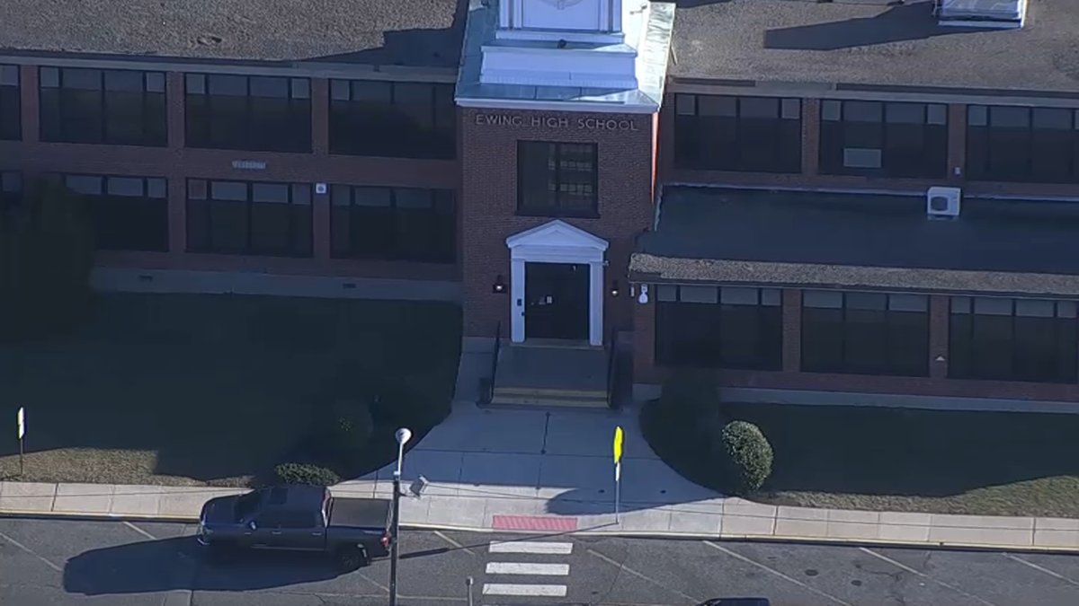 Cierran escuelas de Ewing en Mercer County por posible vínculo a masacre de Michigan