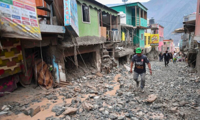 Cinco aldeas mineras de Perú quedan entre escombros tras los deslaves