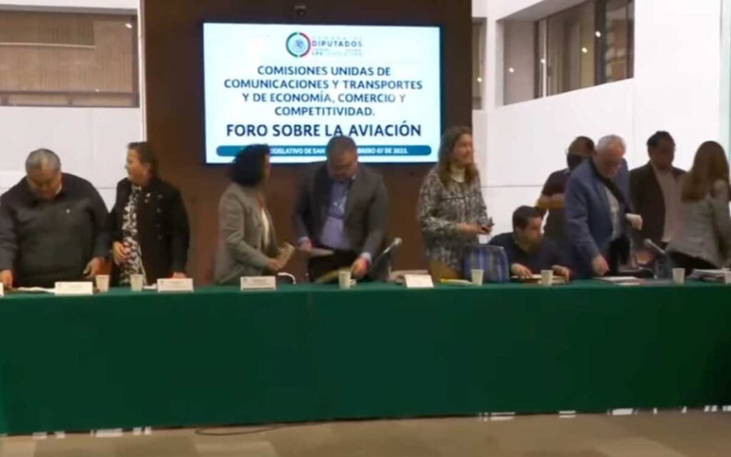 Cofece, aerolíneas y pilotos alertan daños por reforma de Aviación de AMLO