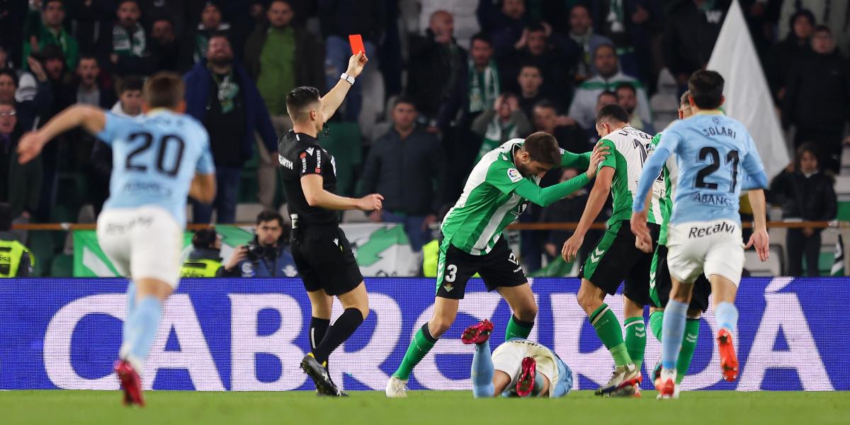 Competición le quita la tarjeta amarilla a Iago Aspas