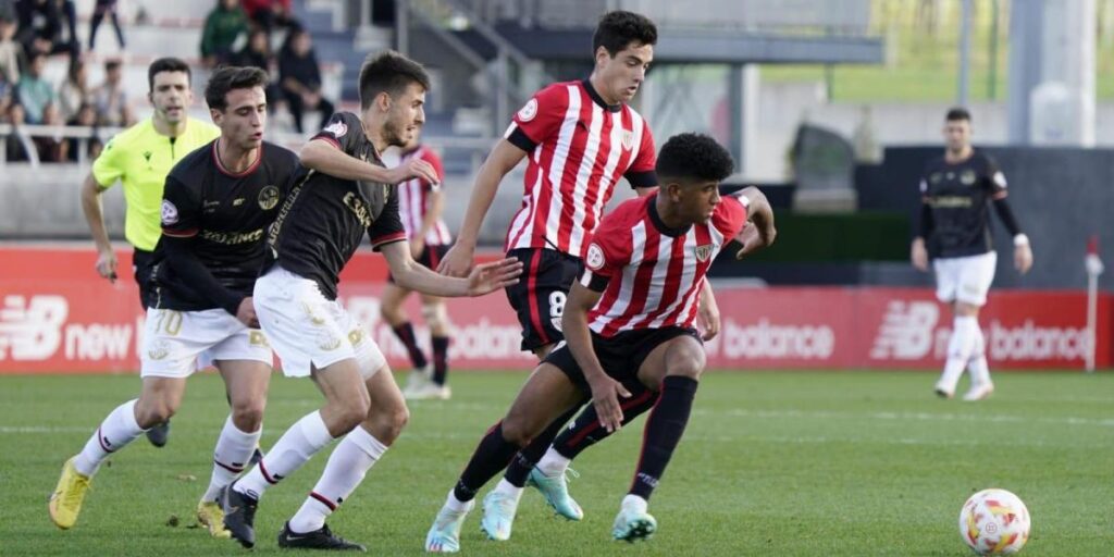 De Marcos, Vesga, Sancet y Raúl García son titulares hoy ante el Cádiz
