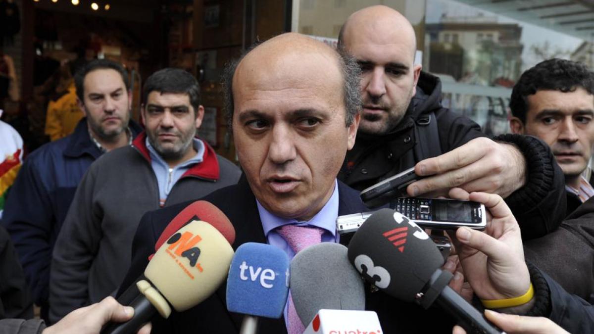 Del Nido: "Me tienen que matar para que entre una bandera culé en el Pizjuán"