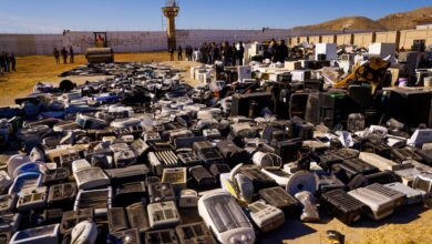 Desde un toro mecánico a tenis de 1.000 dólares: la policía destruye los objetos de la cárcel de Ciudad Juárez de donde se escapó El Neto