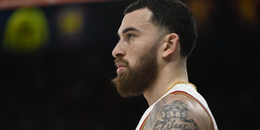 Desencuentro entre Mike James y su técnico