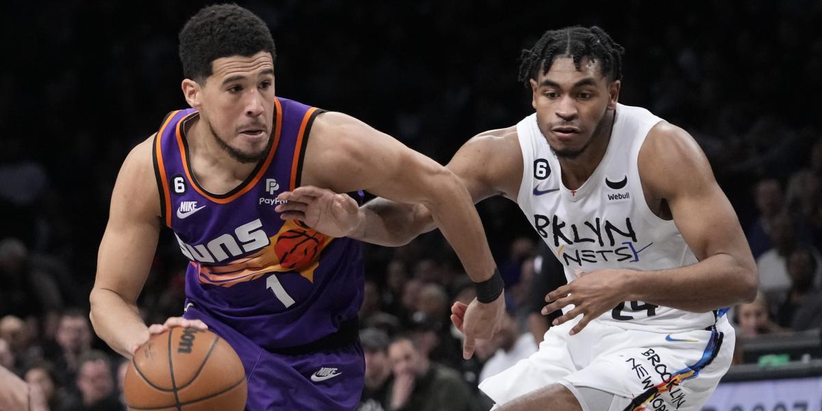 Devin Booker vuelve con victoria