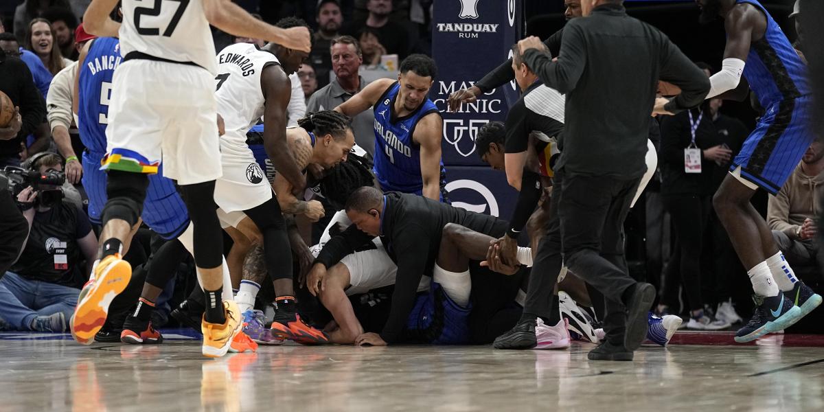 Duro castigo para Mo Bamba y Rivers por su 'combate' en el Magic-Wolves