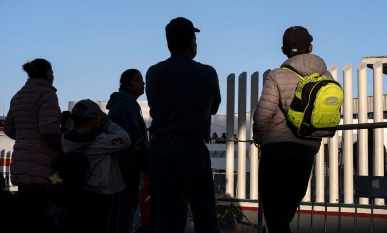 EEUU logra la reunificación de casi 700 niños migrantes con sus familias