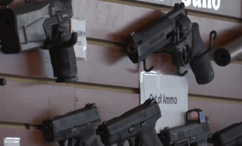 EEUU permitirá que acusados de abuso tengan armas de fuego