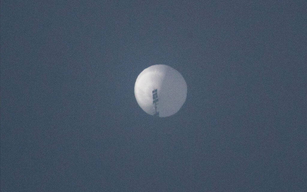 EU derriba 'globo espía' chino con aviones de combate