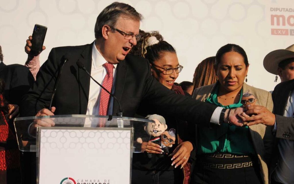 Ebrard pide encuesta abierta y transparente en Morena