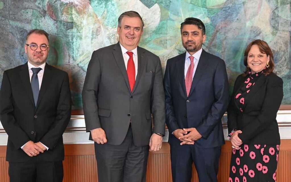 Ebrard se reúne con ejecutivos de Tesla y promete 'buenas noticias'