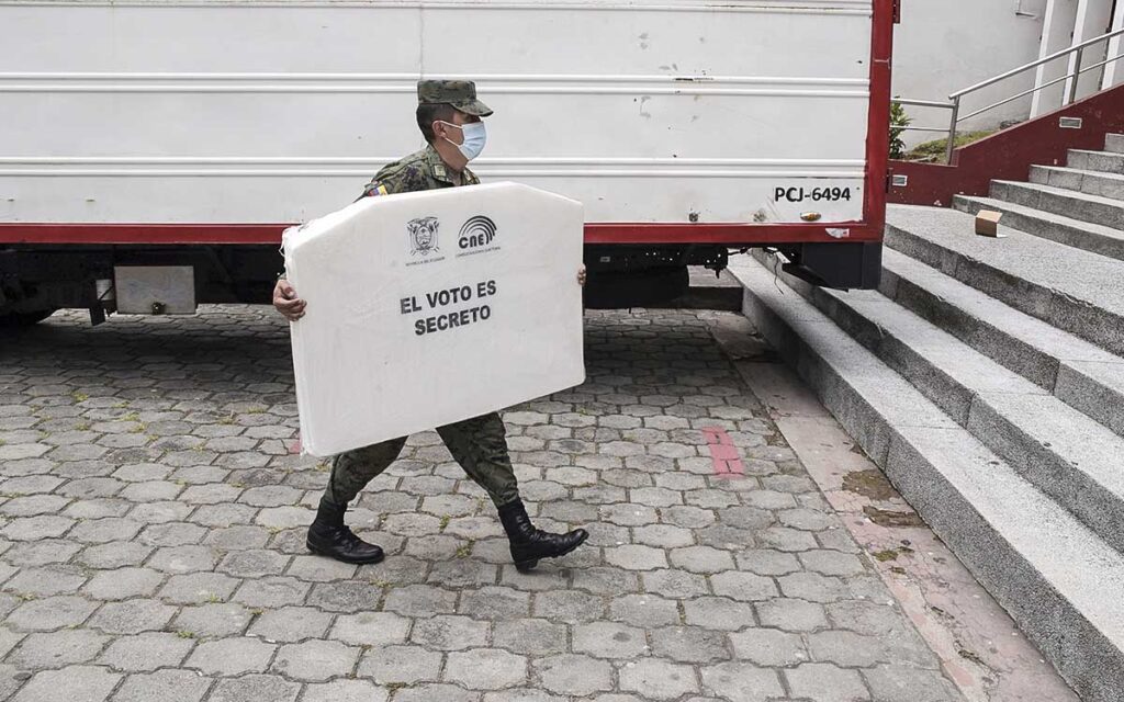 Ecuador realiza referéndum de reformas constitucionales