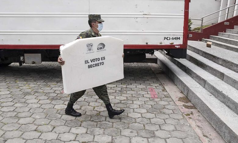 Ecuador realiza referéndum de reformas constitucionales