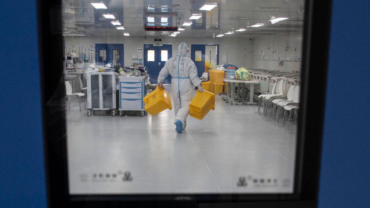 El FBI estima que el COVID-19 se originó por la fuga de un laboratorio en China