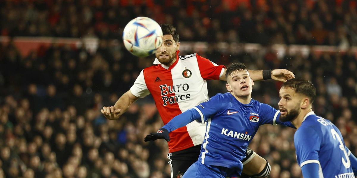 El Feyenoord remonta al AZ y se reafirma en el liderato