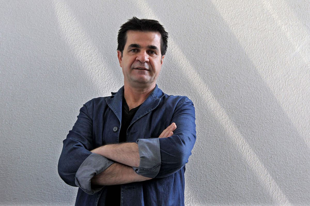 El director de cine iraní Jafar Panahi inicia una huelga de hambre contra su encarcelamiento