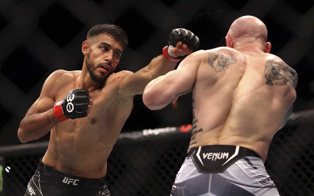 El mexicano Yair Rodríguez, campeón interino de peso pluma de la UFC